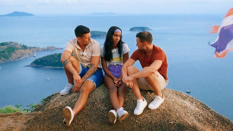 "Pflegefall" Max, Bachelorette Sharon und der klare Favorit Jan (v.l.n.r.) (mia/spot)