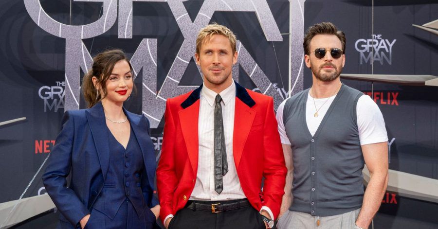 Die Schauspieler Ana de Armas (l-r), Ryan Gosling und Chris Evans bei Sondervorführung des Films «The Gray Man» von Netflix in Berlin.
