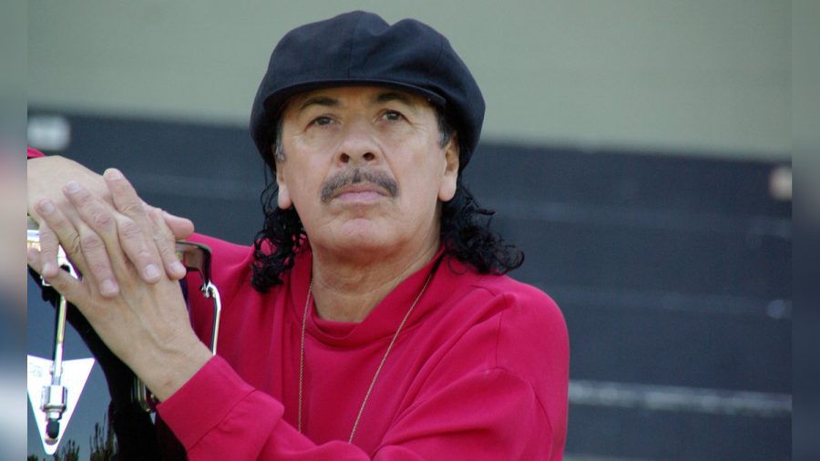 Carlos Santana feiert seinen 75. Geburtstag. (tae/spot)