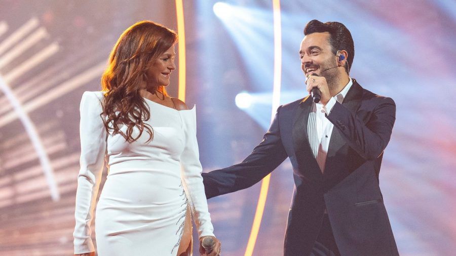Giovanni Zarrella führt durch eine Jubiläumsshow für Andrea Berg. (wue/spot)