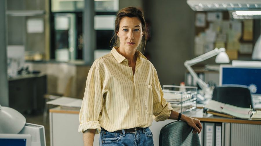 Johanna Wokalek in ihrer Rolle als Kriminalhauptkommissarin Cris Blohm. (wue/spot)