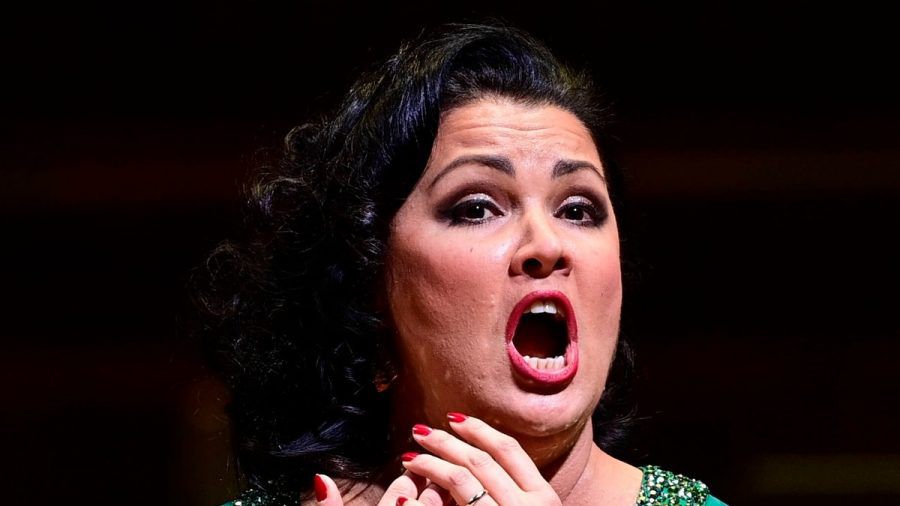 Anna Netrebko hat ihren umstrittenen Auftritt in Regensburg absolviert. (dr/spot)