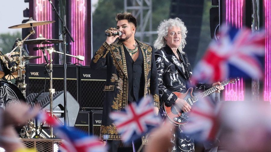 Adam Lambert (l.) und Queen-Gitarrist Brian May beim Platinjubiläum von Queen Elizabeth II. (amw/tae/kms/spot)