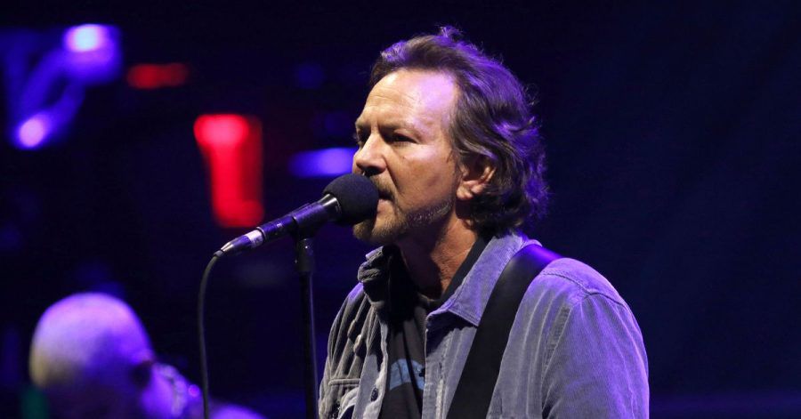 Eddie Vedder hat Stimmprobleme und kann deshalb nicht auf die Bühne.