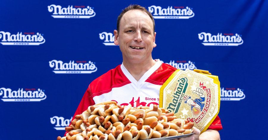 Joey Chestnut hat das Hot-Dog-Wettessen zum US-Unabhängigkeitstag zum 15. Mal in 16 Jahren gewonnen.