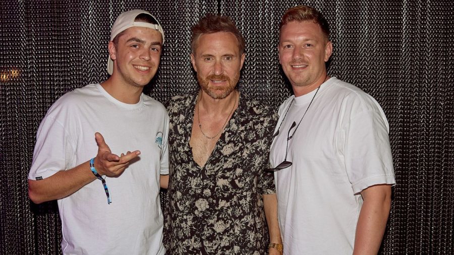 Jan Niklas und Marvin mit Kult-DJ David Guetta