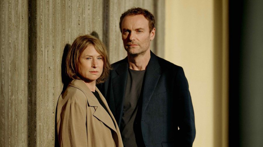 Corinna Harfouch und Mark Waschke drehen derzeit ihren ersten gemeinsamen rbb-"Tatort". (hub/spot)