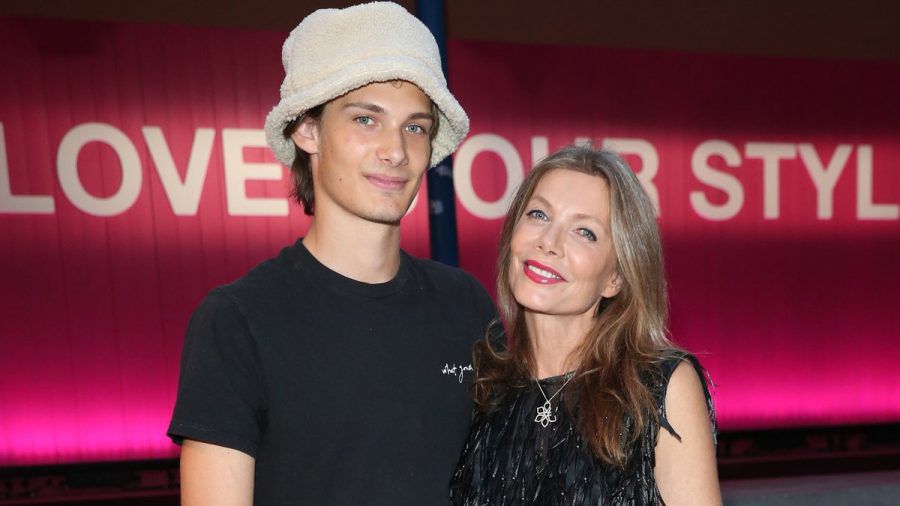 Ursula Karven kam mit Sohn Liam Veres zur "Giulia and Romeo"-Fashionshow in München. (ncz/spot)