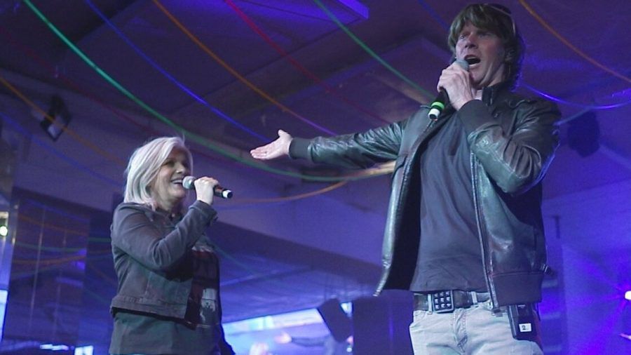 Birgit Schrowange und Mickie Krause stehen am Ballermann auf der Bühne. (jom/spot)