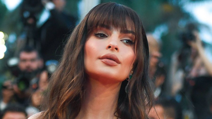 Emily Ratajkowski auf dem roten Teppich
