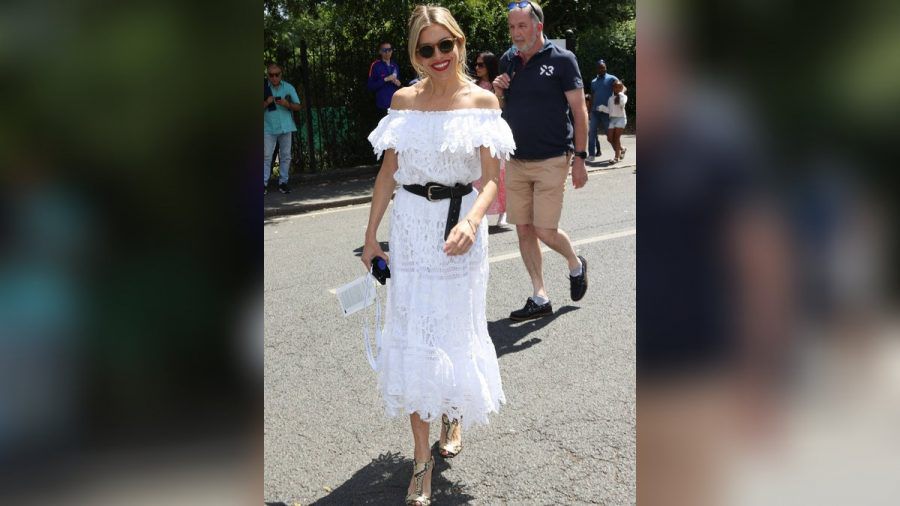 Sienna Miller setzt in Wimbledon auf weiße Spitze. (eee/spot)