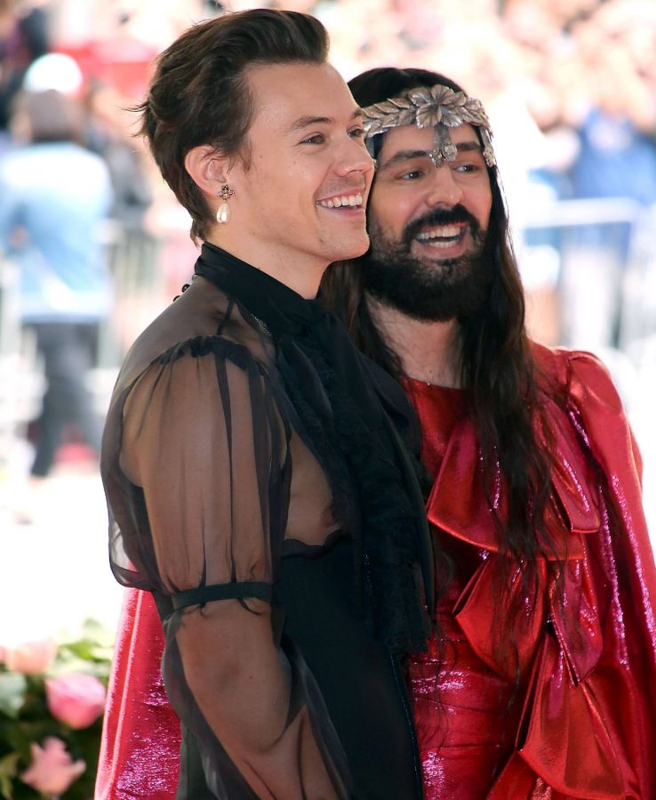 Harry Styles mit Alessandro Michele in "Frauenkleidern"