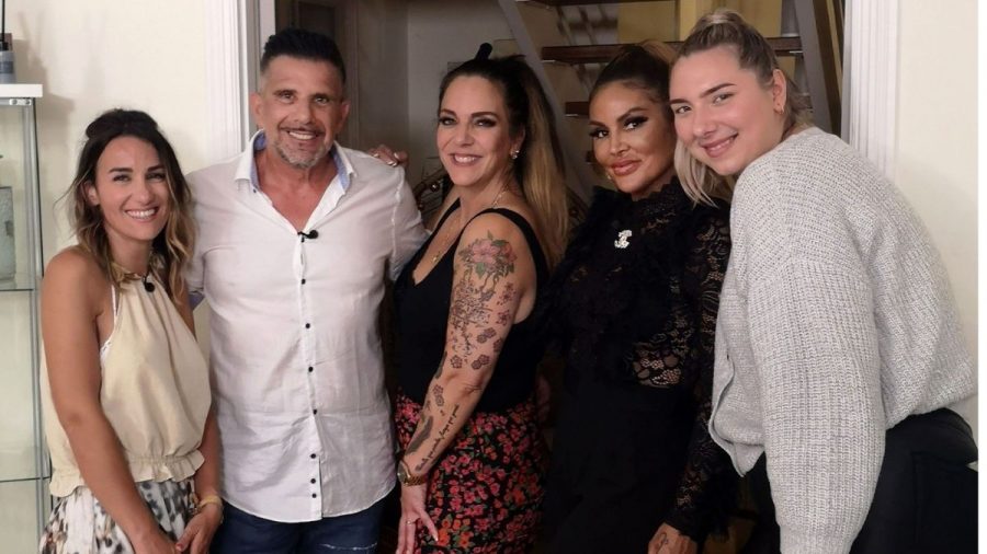 Licia Wycislik, Marco Gülpen, Daniela Büchner, Lisha Savage und Joelina Karabas posieren für ein Foto