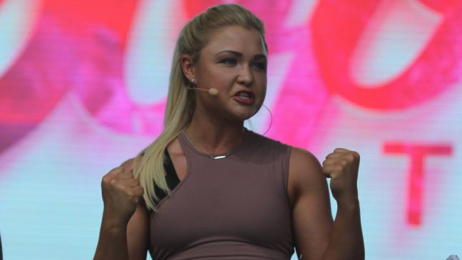 Sophia Thiel auf der Bühne