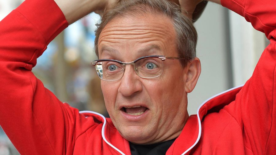 Wigald Boning spielt Ball