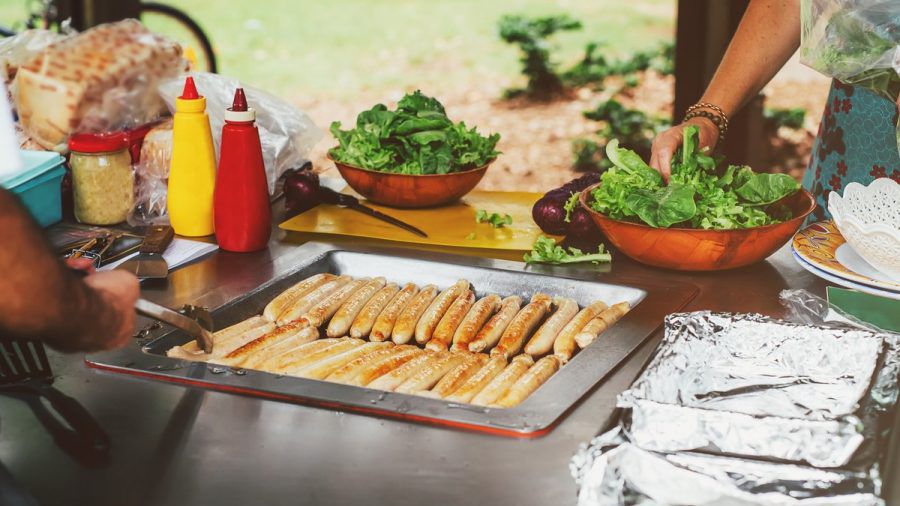 Von Plastikflaschen bis Alufolie: Beim Grillen entstehen viele Abfälle. (eee/spot)
