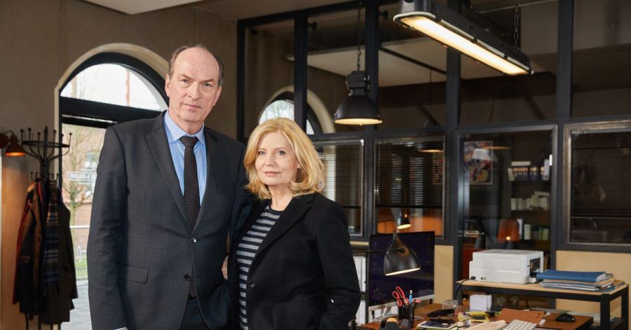 Herbert Knaup und Sabine Postel am Set der TV-Serie "Die Kanzlei".