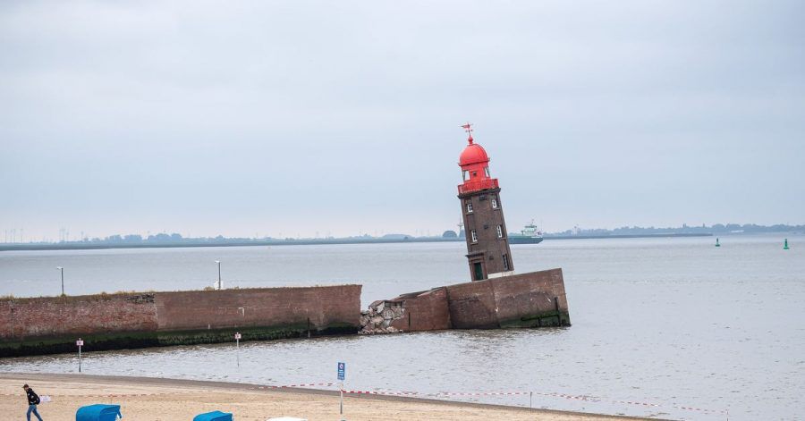 Teile der Nordmole in Bremerhaven sind in der Nacht zum Donnerstag eingesackt.