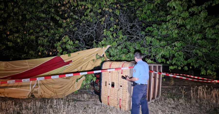 Bei einem Unfall mit einem Heißluftballon ist  ein Mann in Beelitz (Landkreis Potsdam-Mittelmark) ums Leben gekommen.