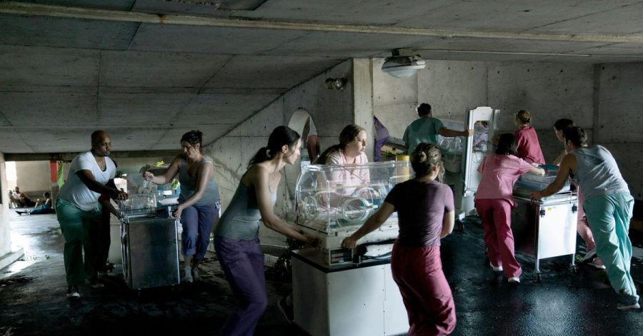 Szene der achtteiligen Miniserie «Memorial Hospital – Die Tage nach Hurrikan Katrina»  (undatierte Filmszene). «Katrina» zählt zu den größten Katastrophen in der Geschichte der USA.