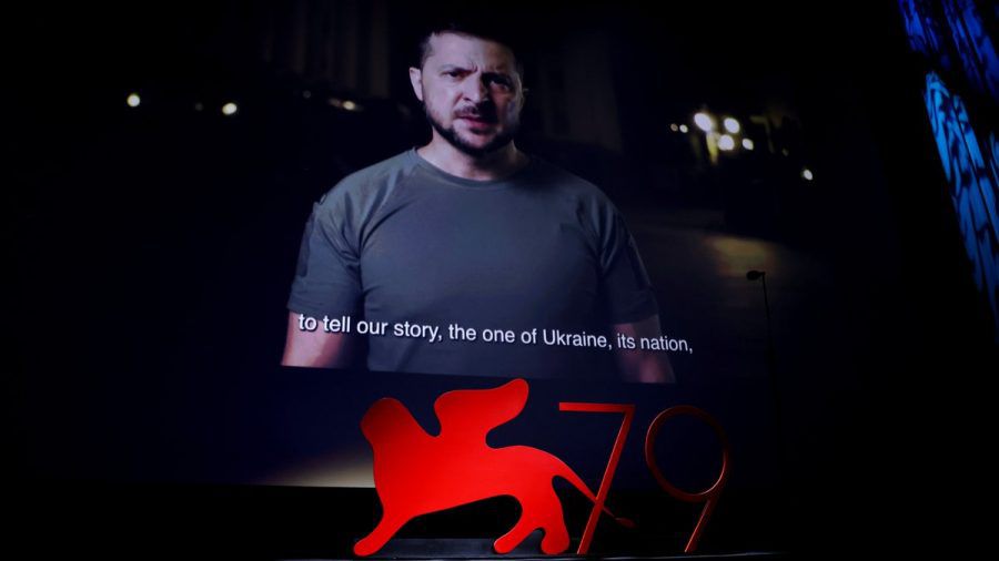 Wolodymyr Selenskyj per Videoschalte bei den 79. Filmfestspielen von Venedig. (stk/spot)