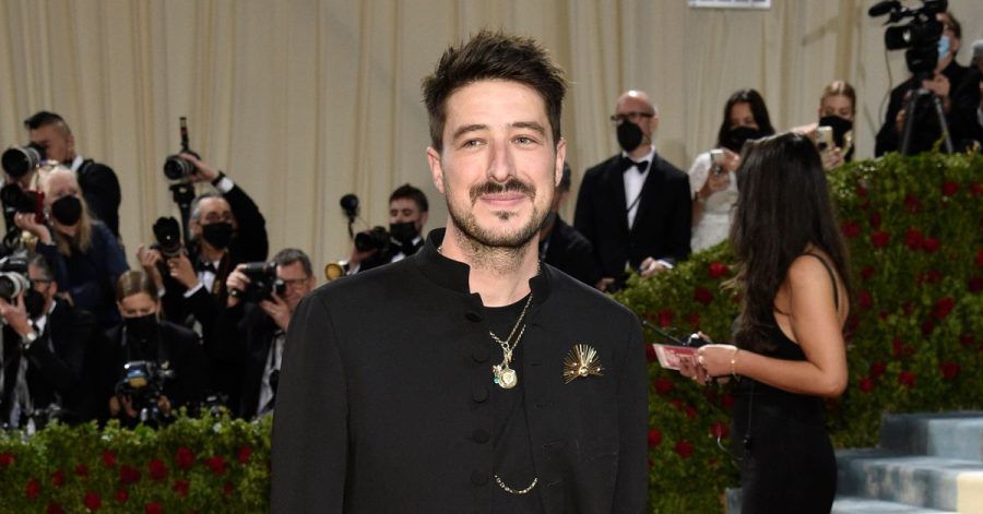 Marcus Mumford spricht über Missbrauchserfahrungen in seiner Kindheit.