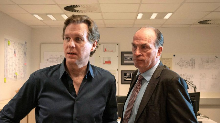 "Die Kanzlei: Bruchtest": Markus Gellert (Herbert Knaup, r.) merkt, dass sein Freund Jens Stahmer (Thomas Heinze) ihm nicht die Wahrheit sagt. (cg/spot)