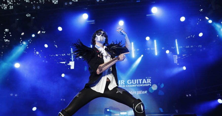 Kirill Blumenkrants hat die Luftgitarren-Weltmeisterschaft in Finnland gewonnen.