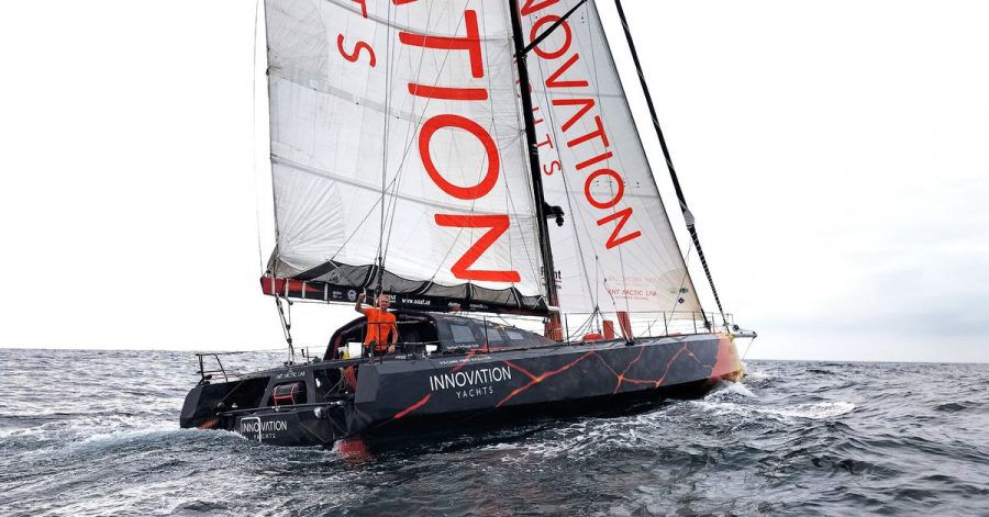 Segler Norbert Sedlacek an Bord seiner Yacht IY Open60AAL.