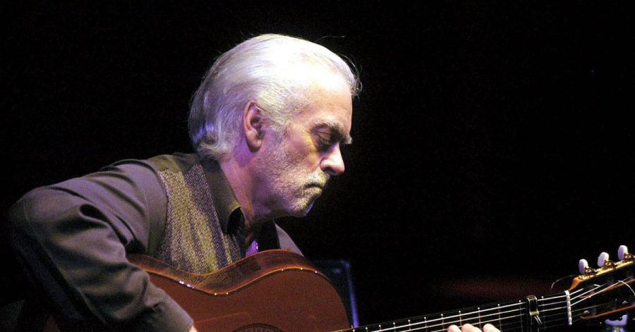 Der spanische Flamenco-Gitarrist und Komponisten Manolo Sanlúcar während eines Auftritts.