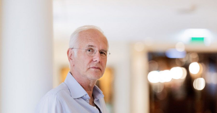Harald Schmidt ist gerne mit Bus und Bahn unterwegs.