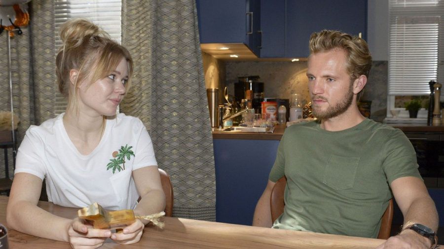 "GZSZ": Gina erkennt, dass der Verlust der Freundschaft mit Tuner an Paul ziemlich nagt. (cg/spot)