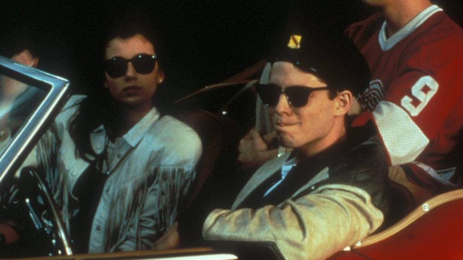 Auch im Ableger von "Ferris macht blau" mit Matthew Broderick (re.) soll der rote Ferrari eine zentrale Rolle spielen. (stk/spot)