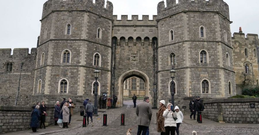 Mit einer Armbrust bewaffnet wurde der damals 19-Jährige auf dem Gelände der Queen-Residenz Schloss Windsor gefasst.