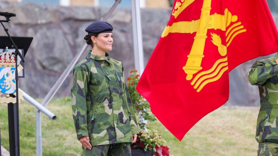 Victoria von Schweden bei der Übergabe der neuen Flagge. (jk/spot)