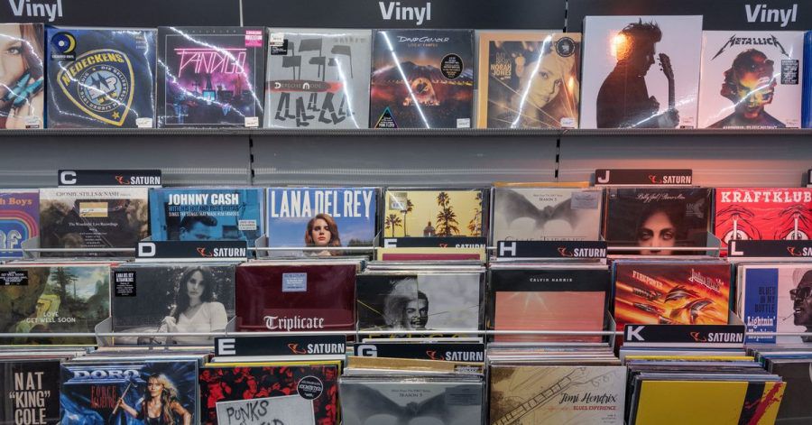 Musikfans in Deutschland kaufen immer häufiger digital ein, vergessen aber auch die gute alte Vinylplatte nicht.