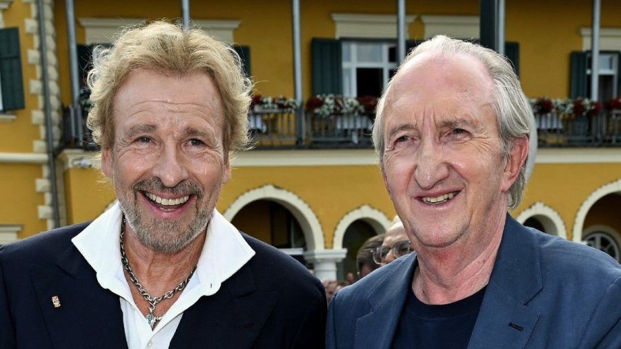 Thomas Gottschalk (l.) und Mike Krüger beim 40-Jahre-Supernasen-Fest in Velden. (jom/spot)