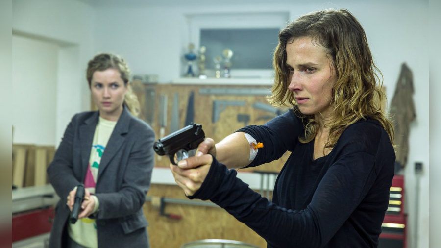 "Tatort: Das Nest": Leonie Winkler (Cornelia Gröschel, l.) und Karin Gorniak (Karin Hanczewski) im Einsatz. (cg/spot)