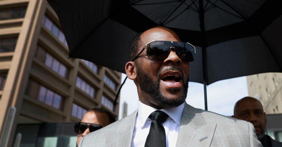 US-Sänger R. Kelly auf dem Weg zum Gericht.