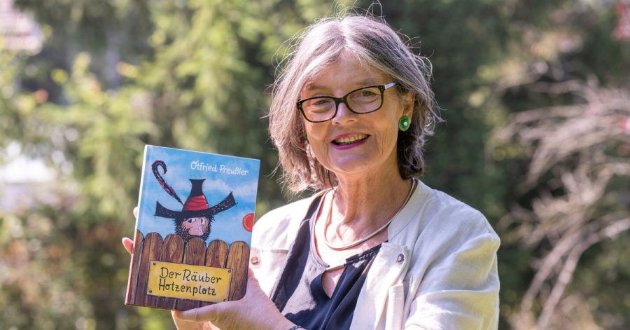 Susanne Preußler-Bitsch, Tochter des Schriftstellers Otfried Preußler, mit dem Klassiker «Der Räuber Hotzenplotz».