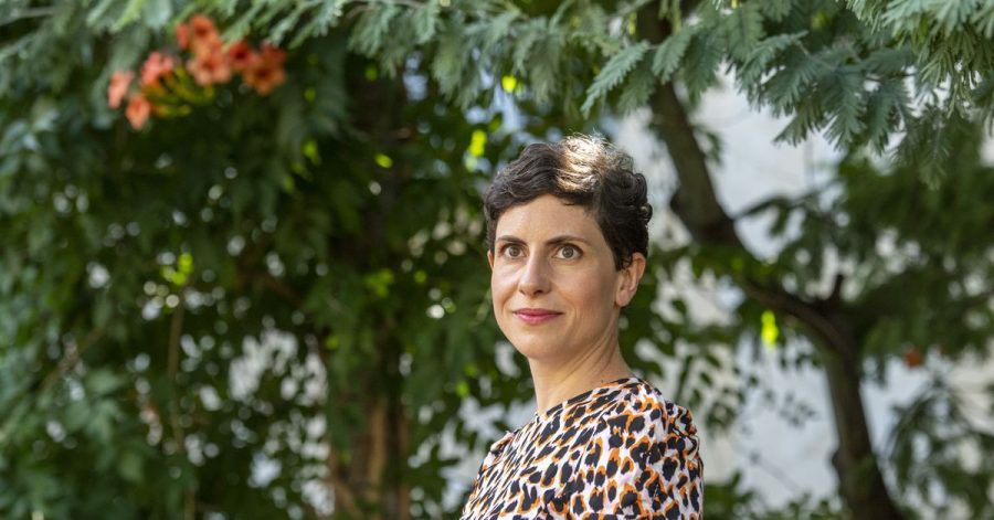 Regisseurin Helena Wittmann stellte ihren Film «Human Flowers of Flesh» beim Filmfestival Locarno vor.
