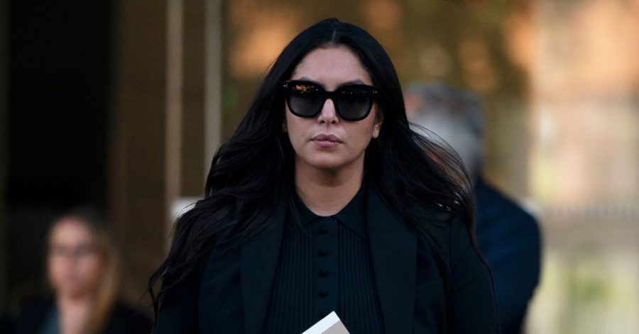 Vanessa Bryant, die Witwe von NBA-Star Kobe Bryant, verlässt ein Bundesgericht in Los Angeles.