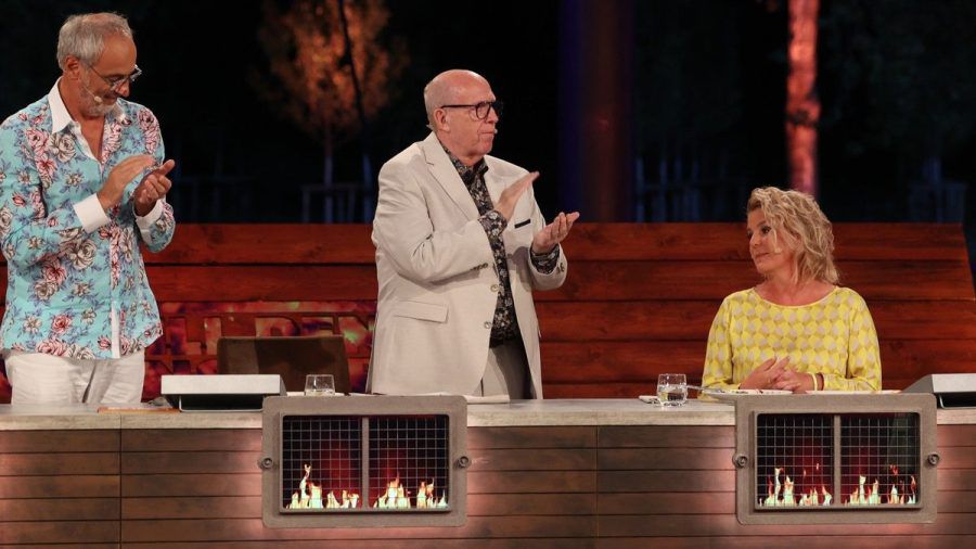 Mirja Boes (r.) bekommt bei "Grill den Henssler" Standing Ovations. (eee/spot)