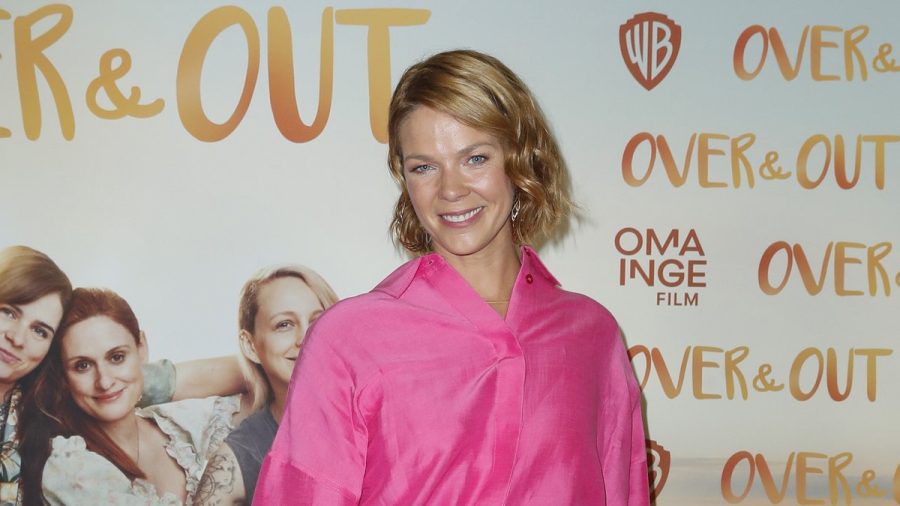 Jessica Schwarz bei der Premiere von "Over & Out" in Hamburg. (aha/spot)