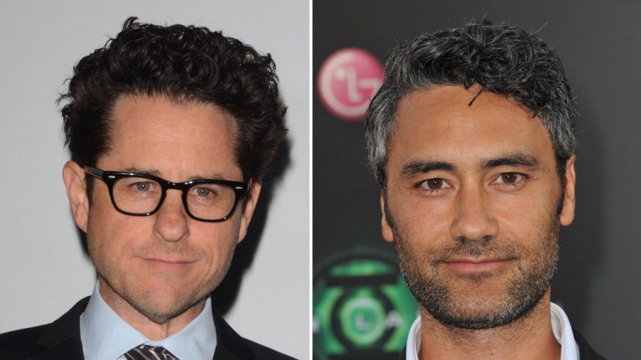 Gehören zu den Unterzeichnern des Briefes: Die Star-Regisseure J. J. Abrams (l.) und Taika Waititi (dr/spot)