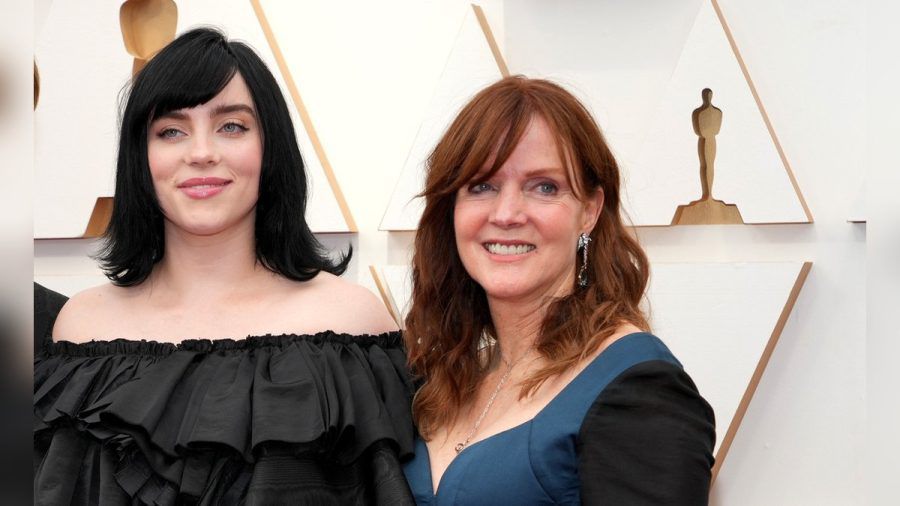 Billie Eilish und ihre Mutter Maggie Baird. (amw/spot)