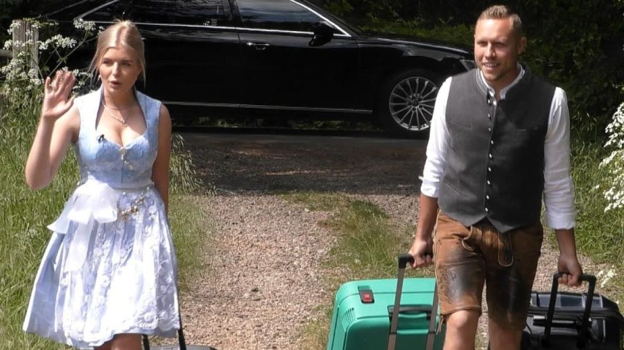 Antonia Hemmer und Patrick Romer kommen im "Sommerhaus der Stars" an