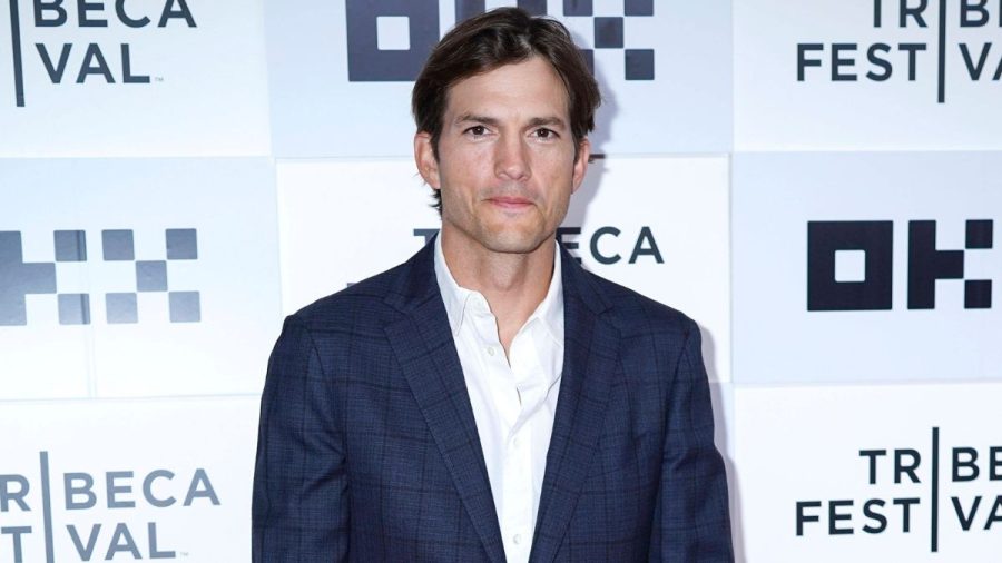 Ashton Kutcher sieht auf dem roten Teppich sehr mager aus