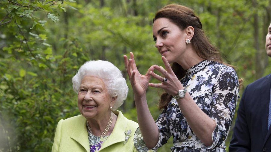 Queen Elizabeth II. (l.) und Herzogin Kate im Mai 2019. (wue/spot)