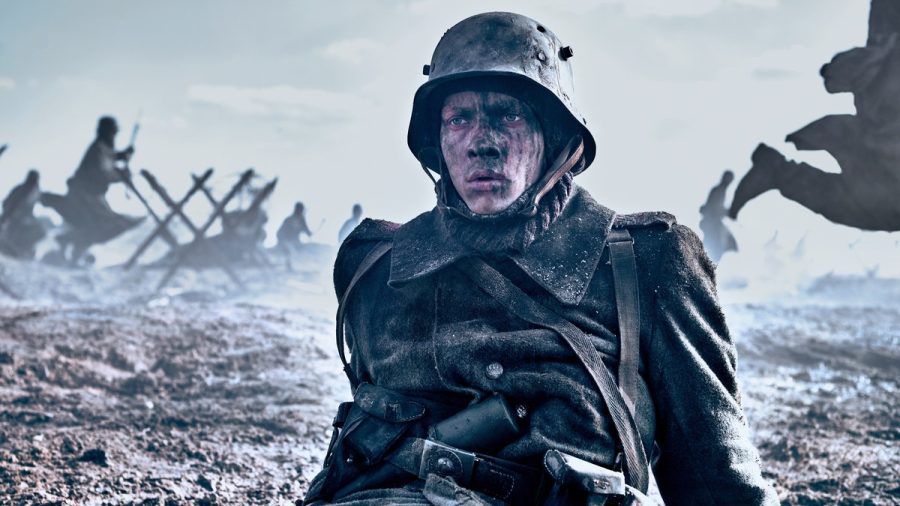 Felix Kammerer spielt den Soldaten Paul Bäumer in "Im Westen nichts Neues". (tae/spot)
